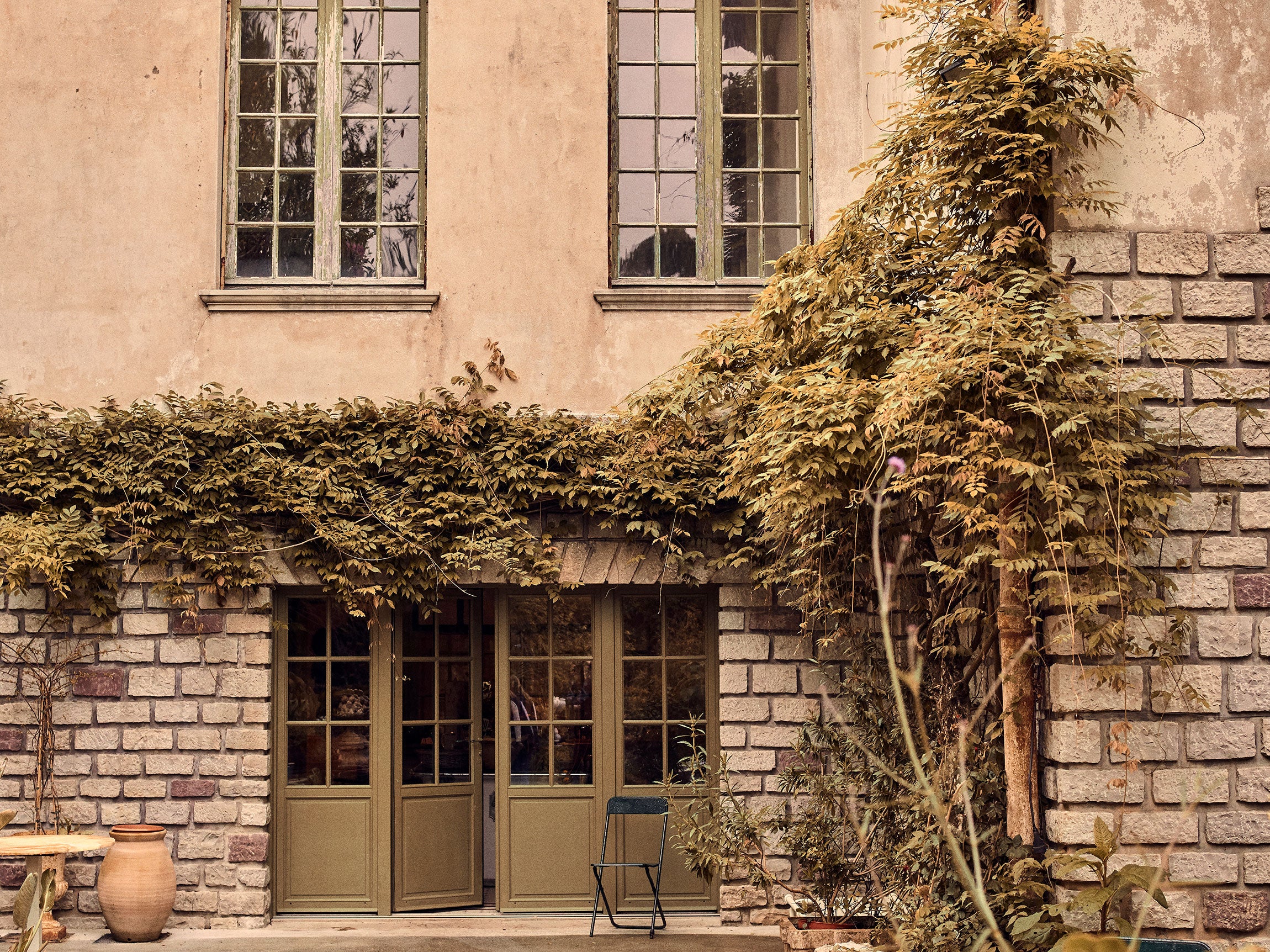 AW21: Bag kulisserne i unikke Villa Magnan