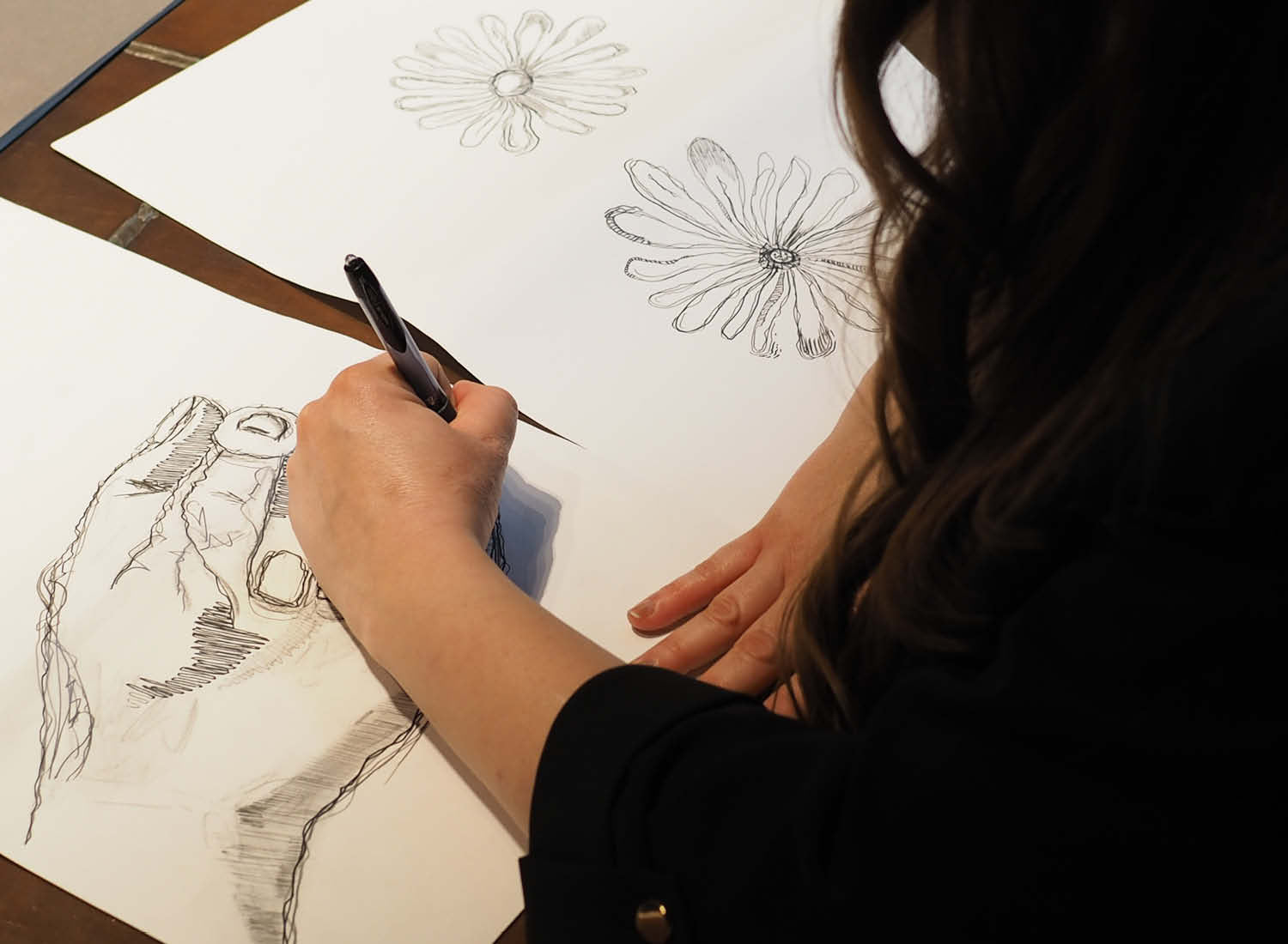 Kunstnerisk tørklæde håndtegnet af vores print designer