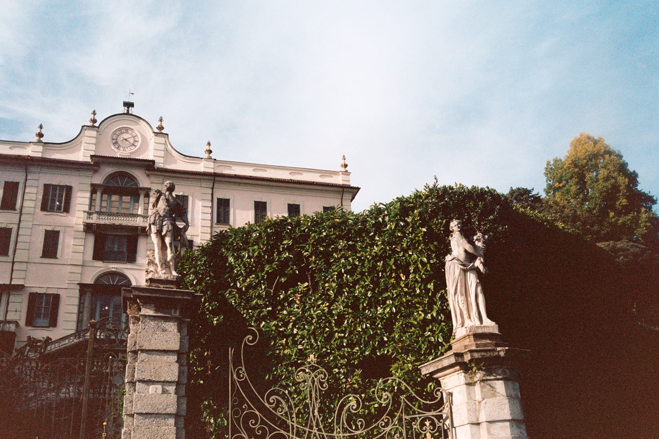 SS22: Kom med bag kulissen, og oplev Comos smukke skatte