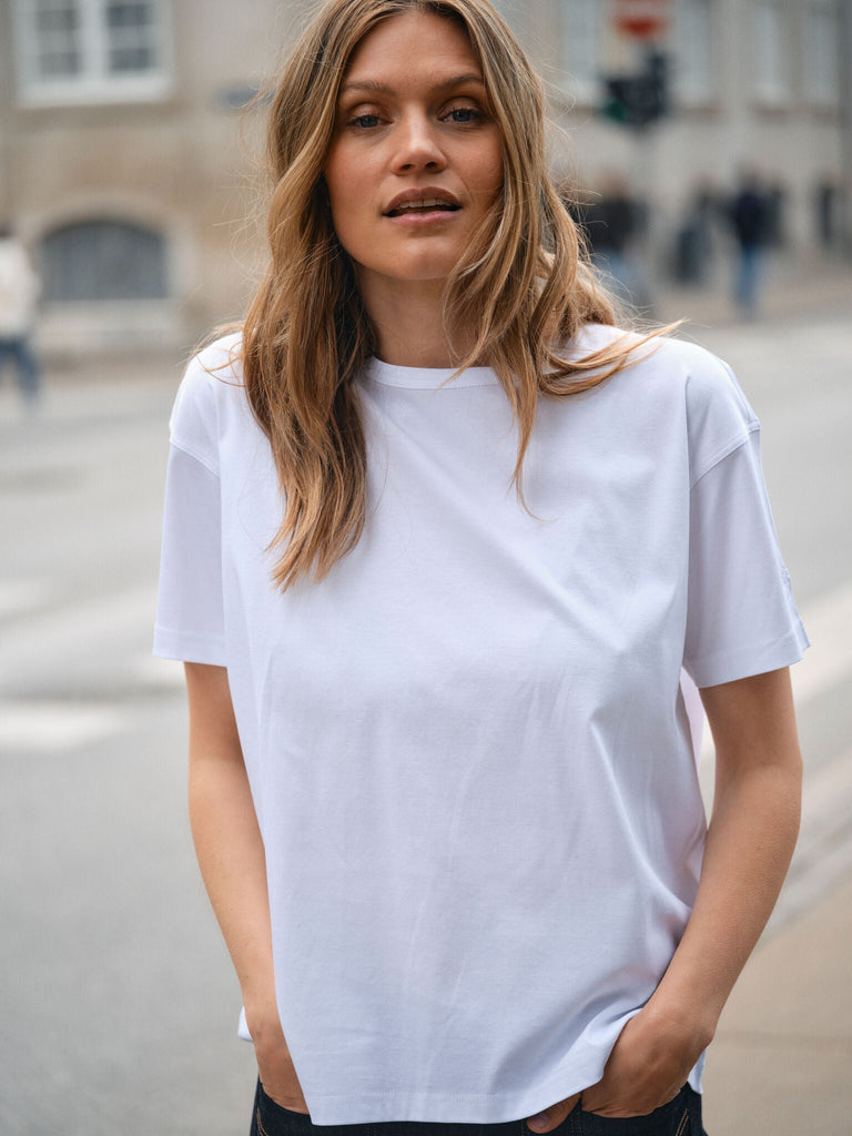 Modelshot / White / Detail