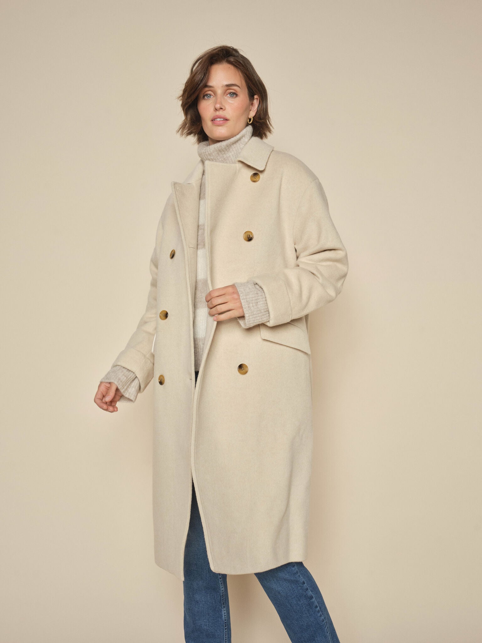 Modelshot / Feather Gray / Detail