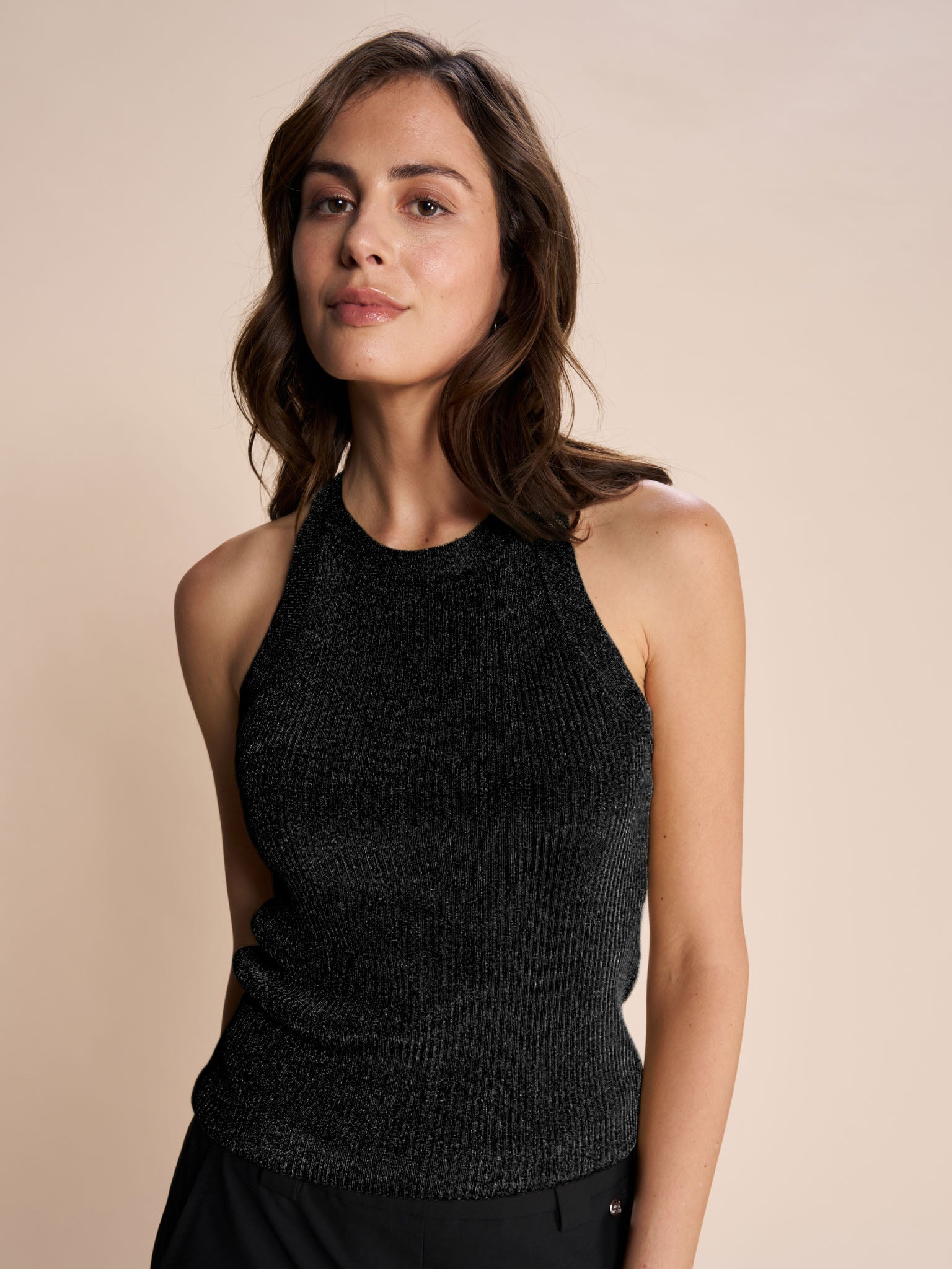 Modelshot / Black / Detail