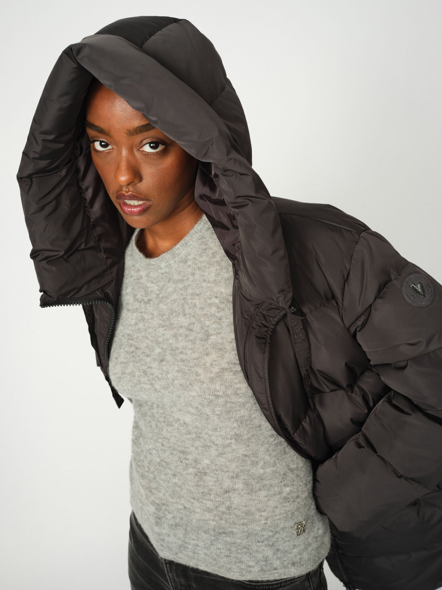 Modelshot / Dark Grey / Detail