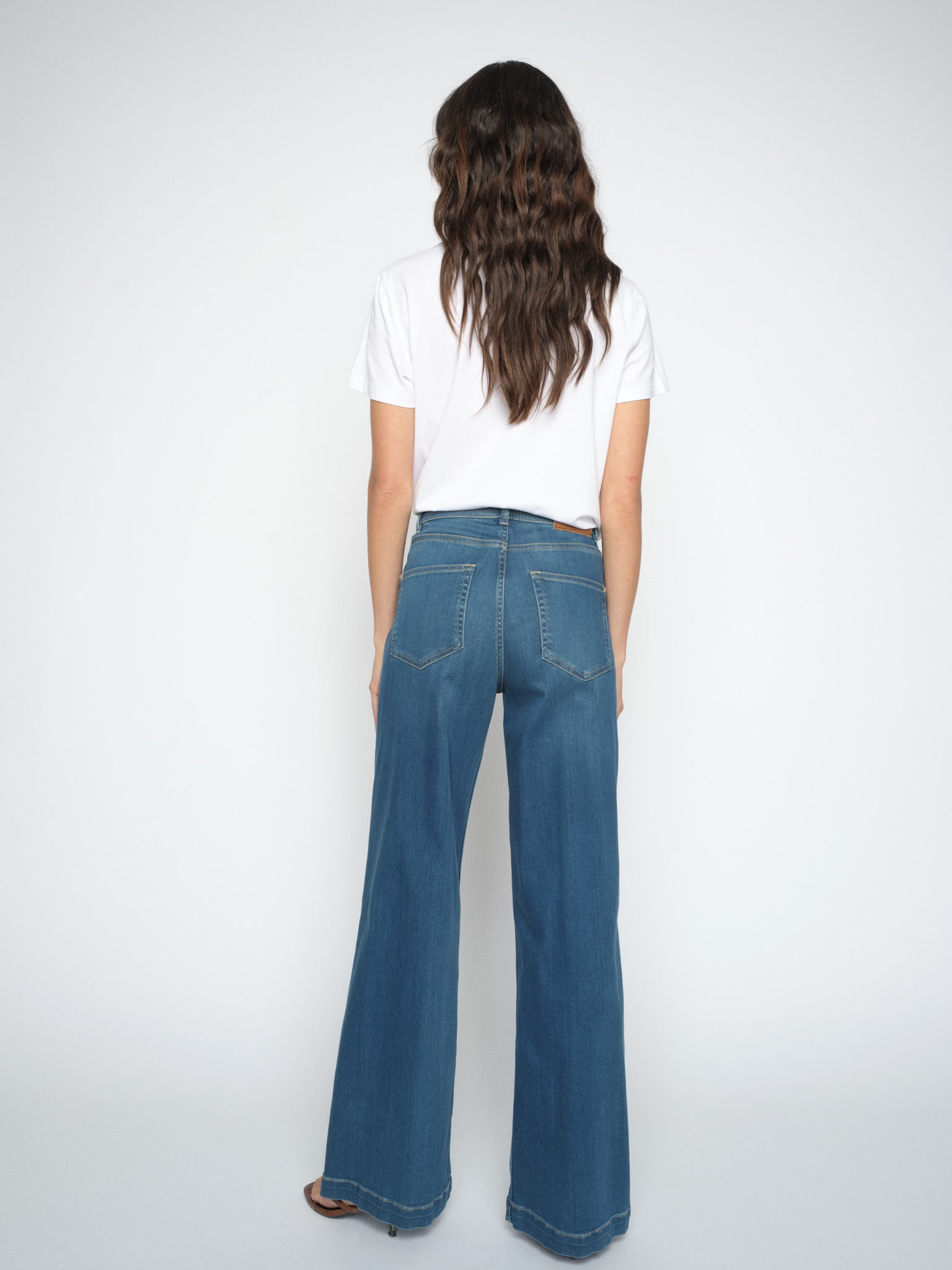 Modelshot / Mid Blue / Detail