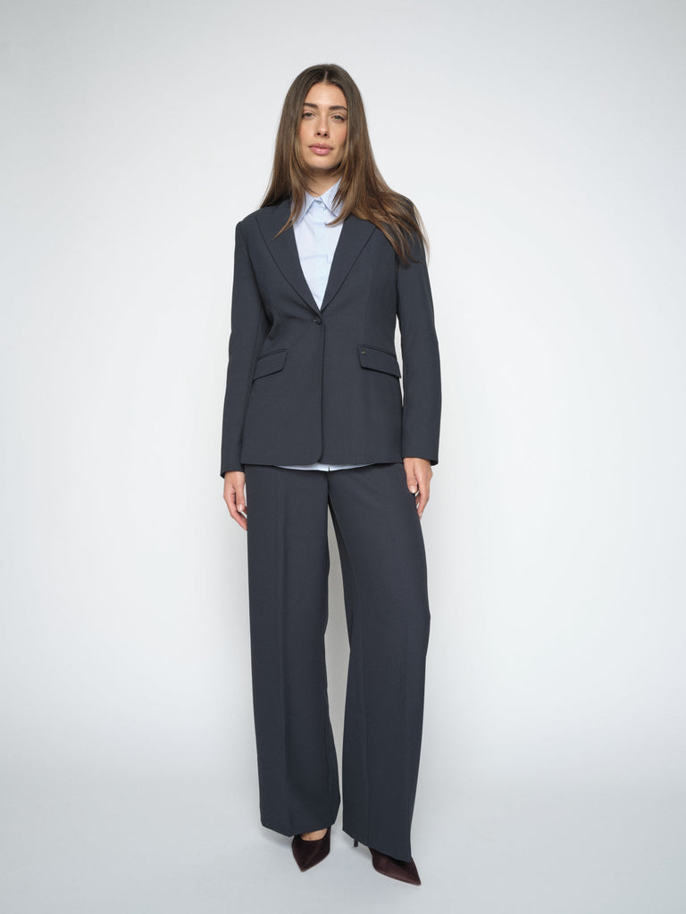 Modelshot / Salute Navy / Detail