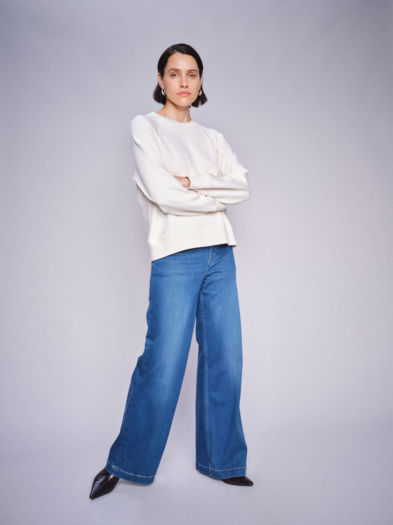 Modelshot / Mid Blue / Detail