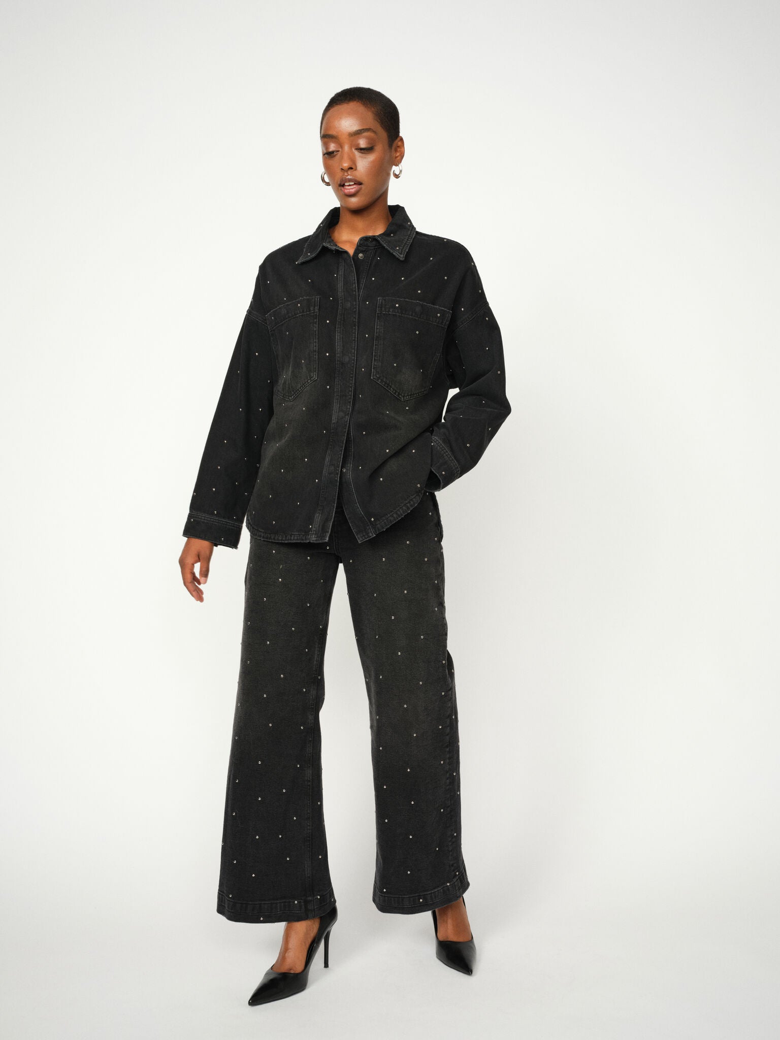 Modelshot / Dark Grey Denim / Detail