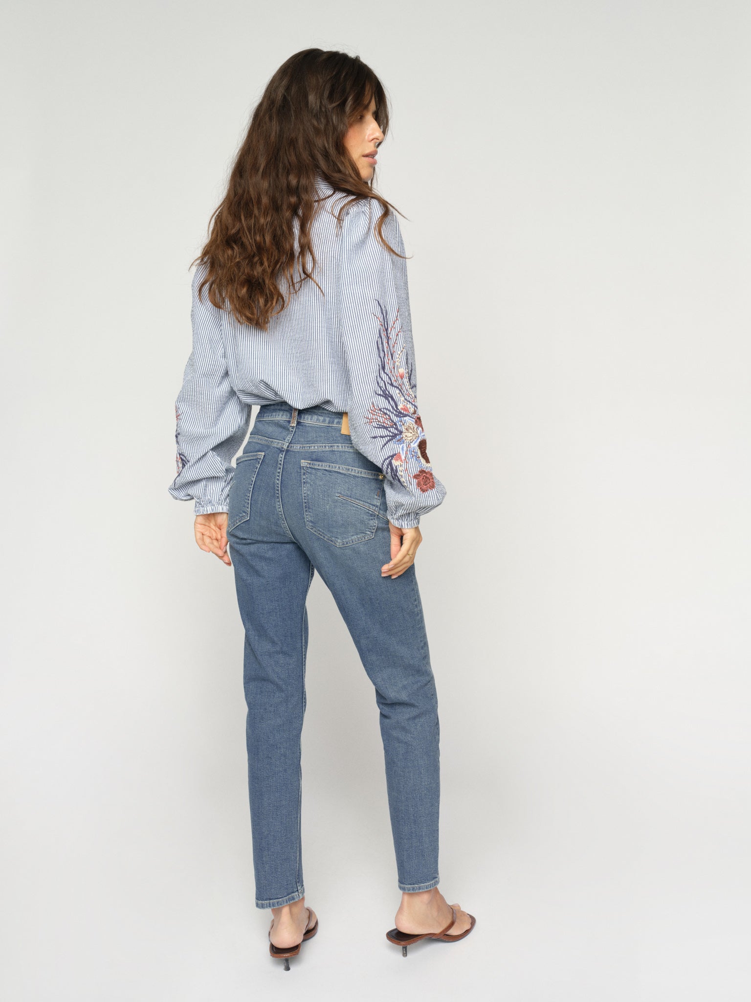 Modelshot / Mid Blue / Detail