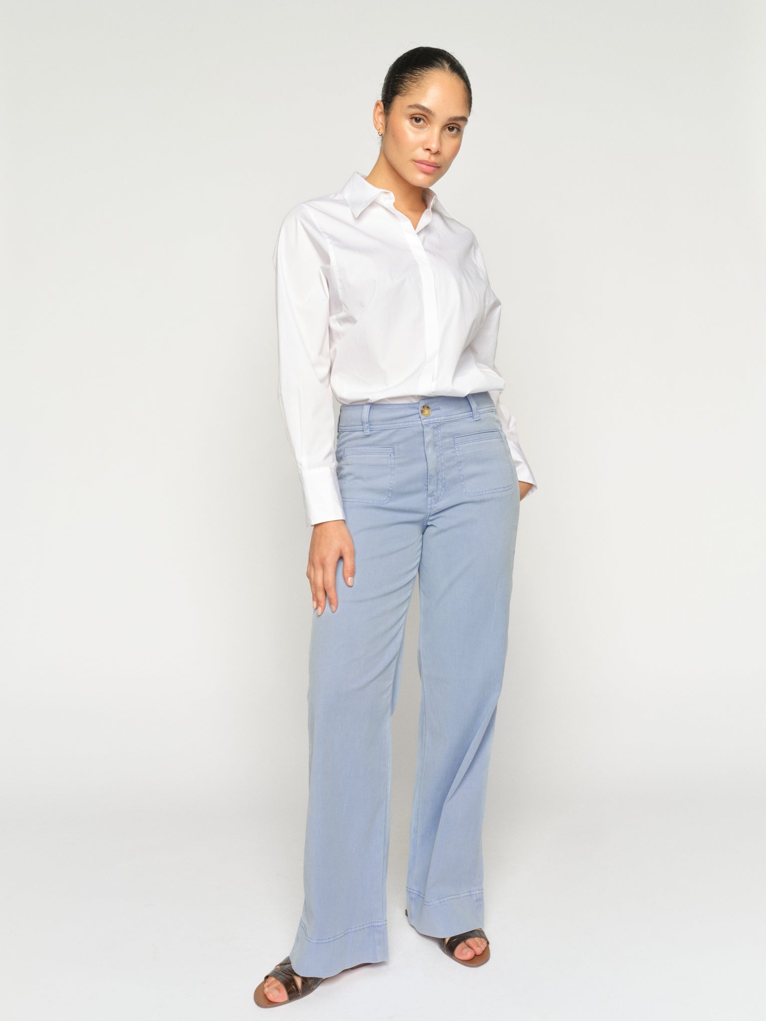 Modelshot / Brunnera Blue / Detail