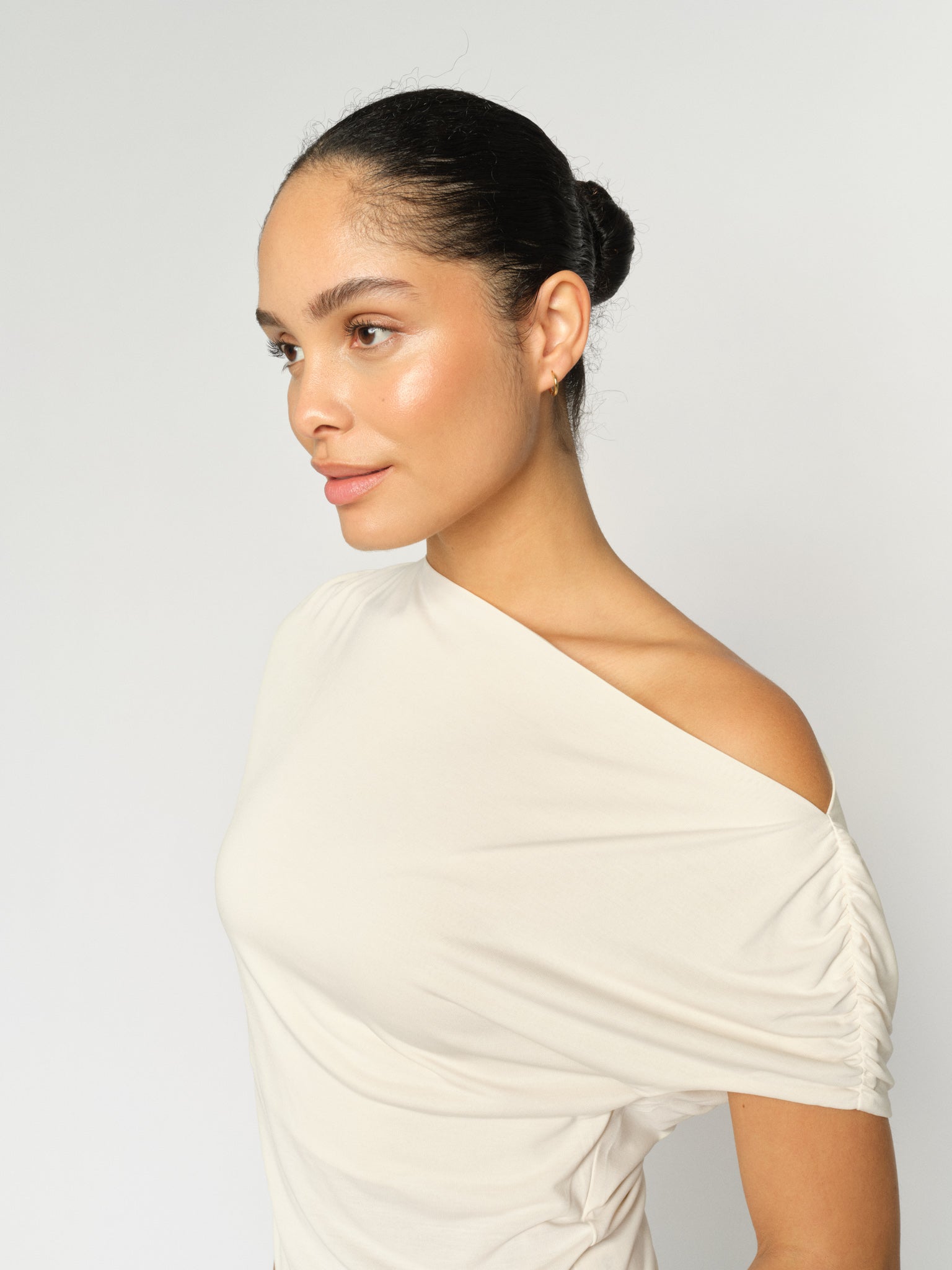 Modelshot / Ecru / Detail