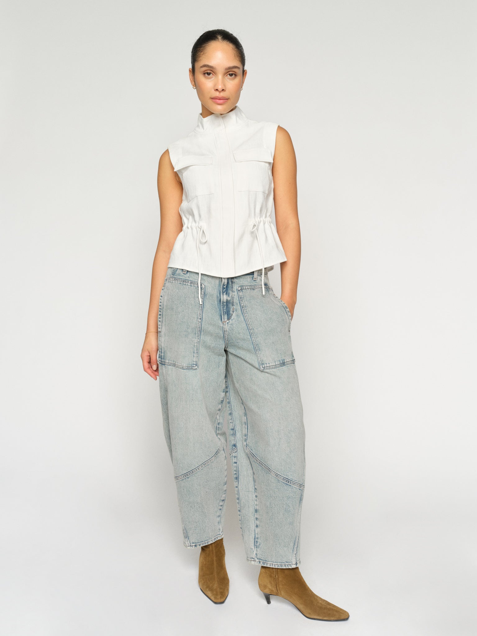 Modelshot / Light Blue / Detail