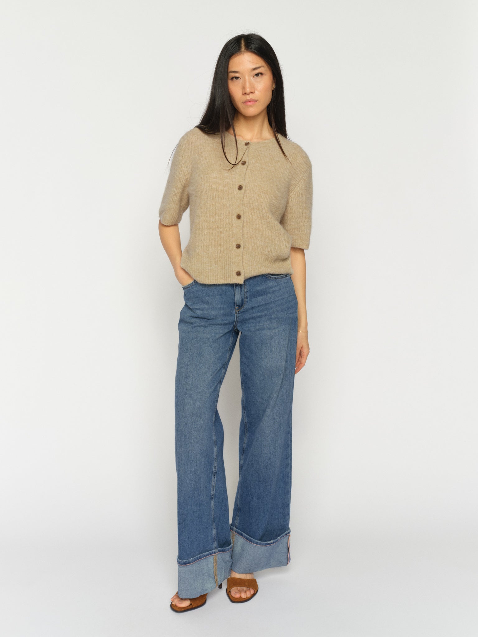 Modelshot / Mid Blue / Detail