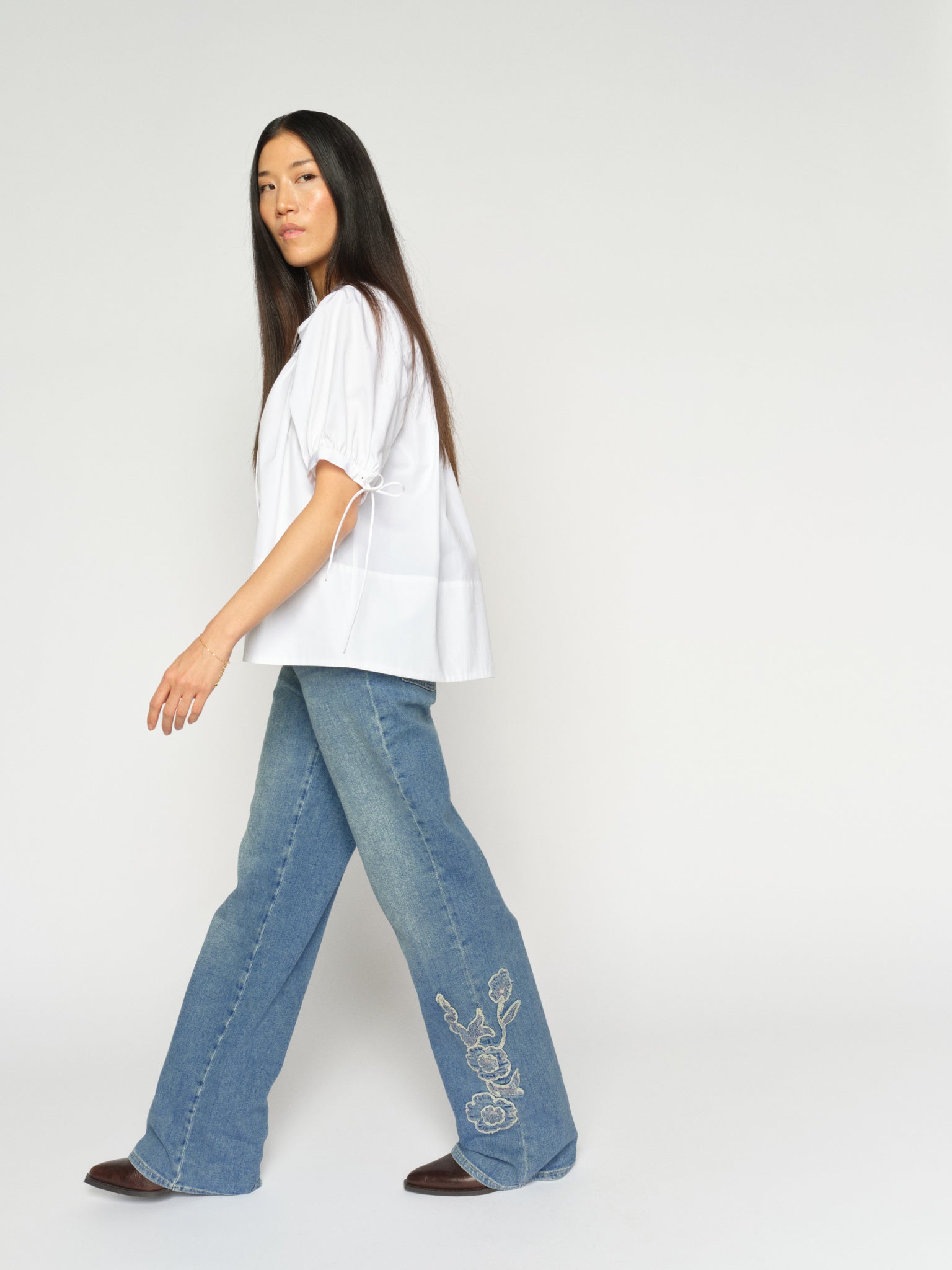 Modelshot / White / Detail