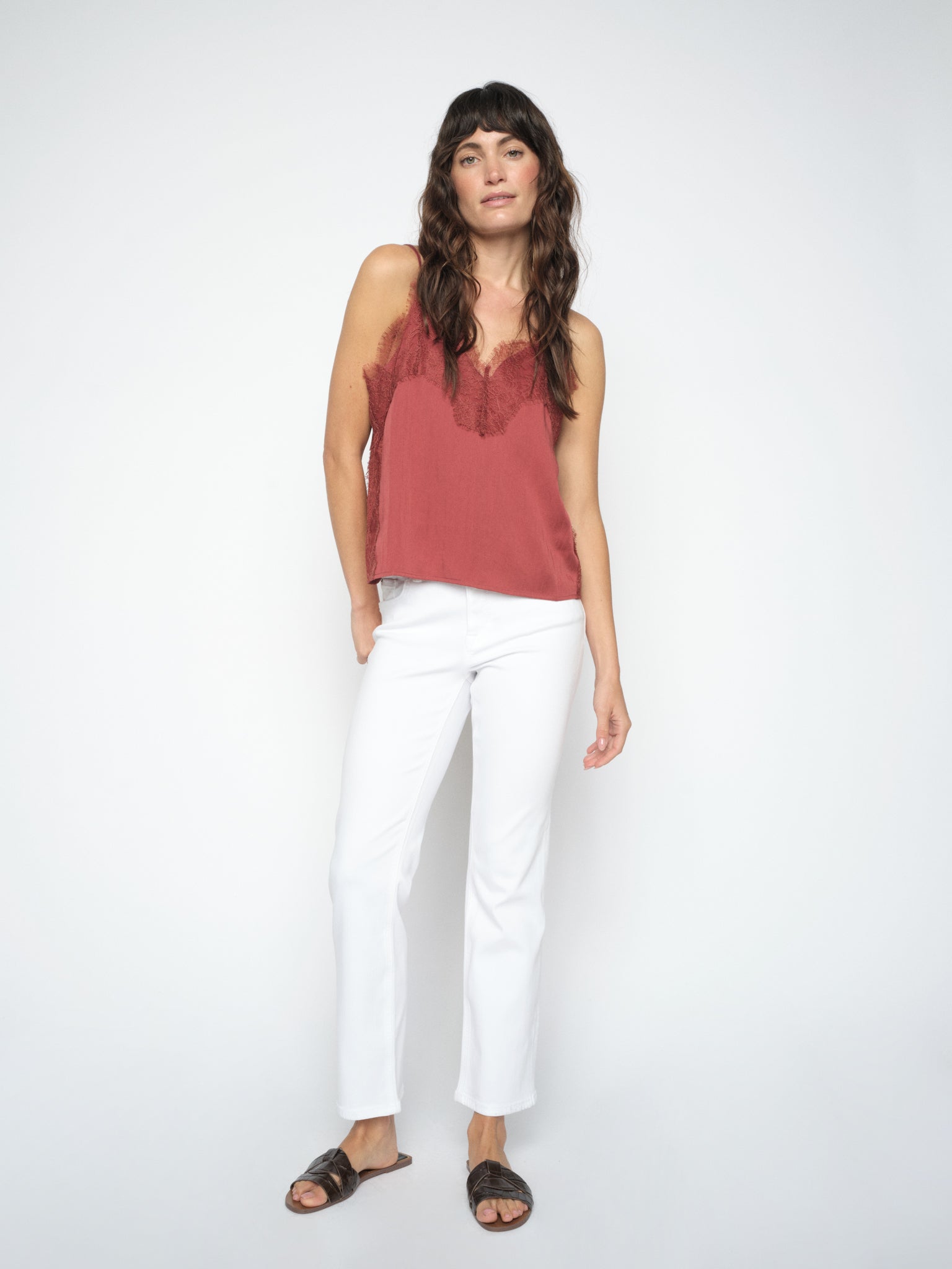 Modelshot / Bright White / Detail