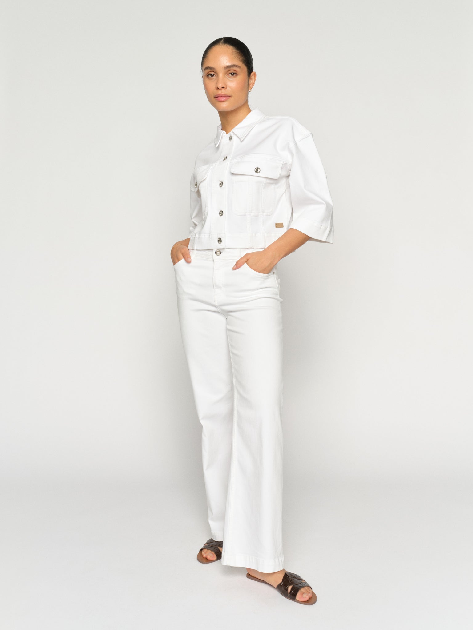 Modelshot / Bright White / Detail