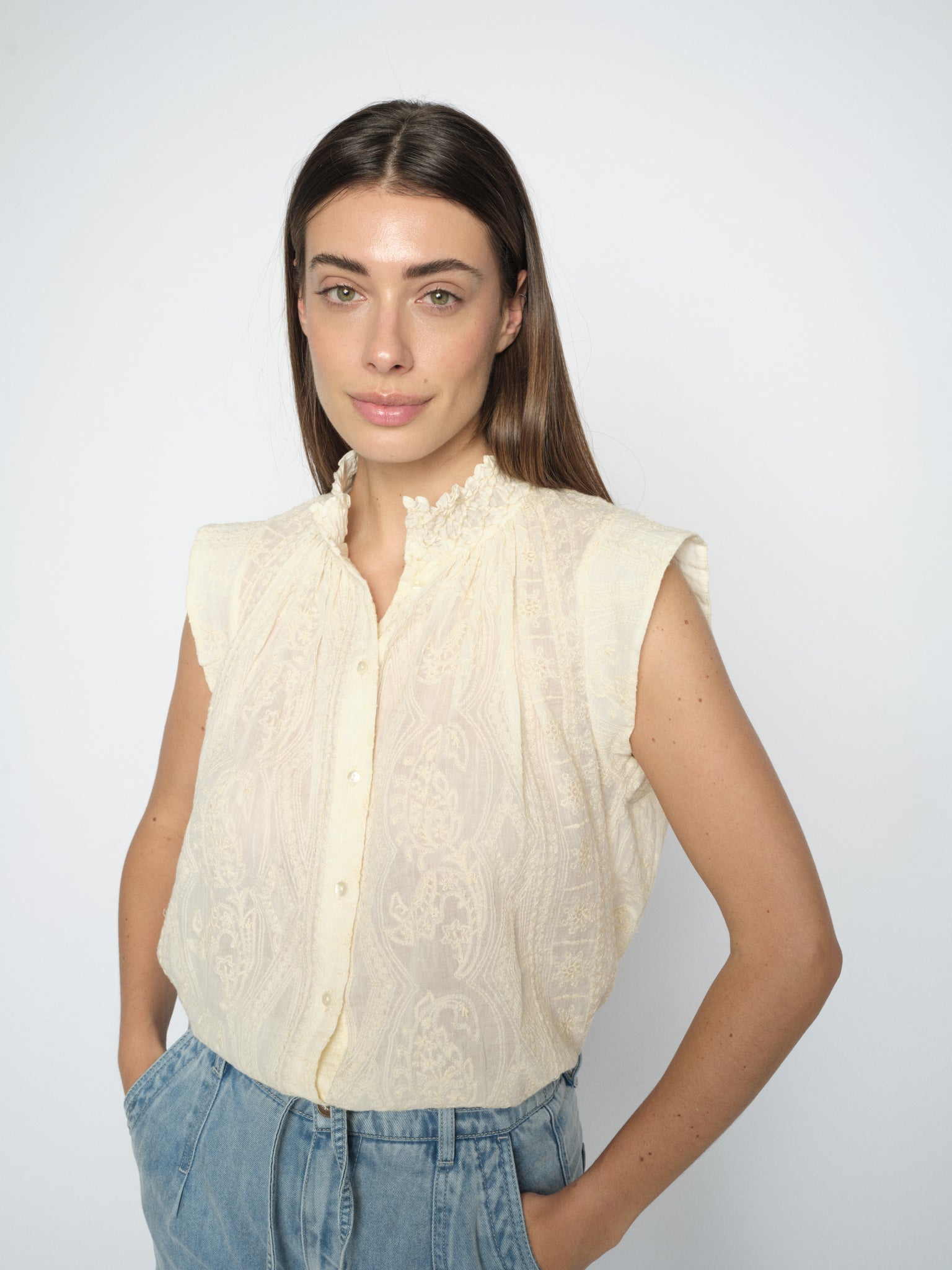 Modelshot / Ecru / Detail