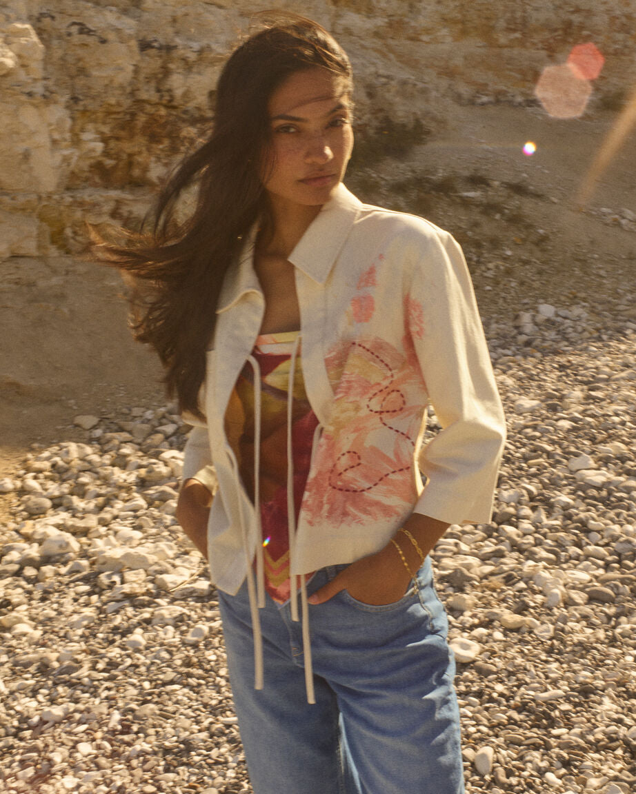 Modelshot / Ecru / Detail