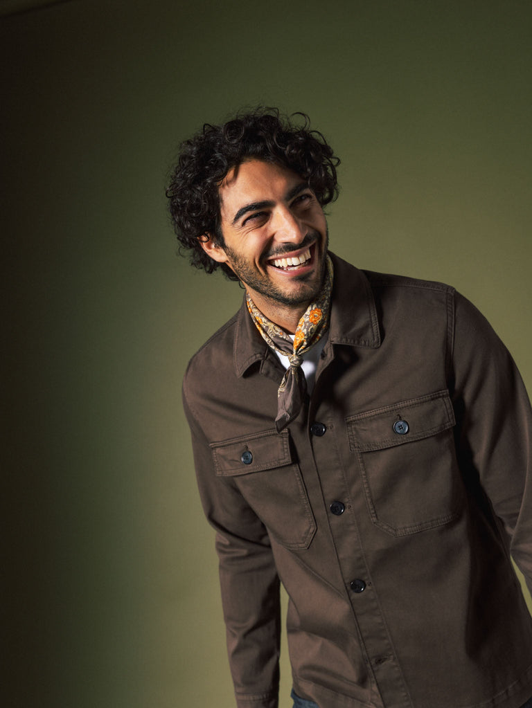 Modelshot / Chocolate Brown / Detail