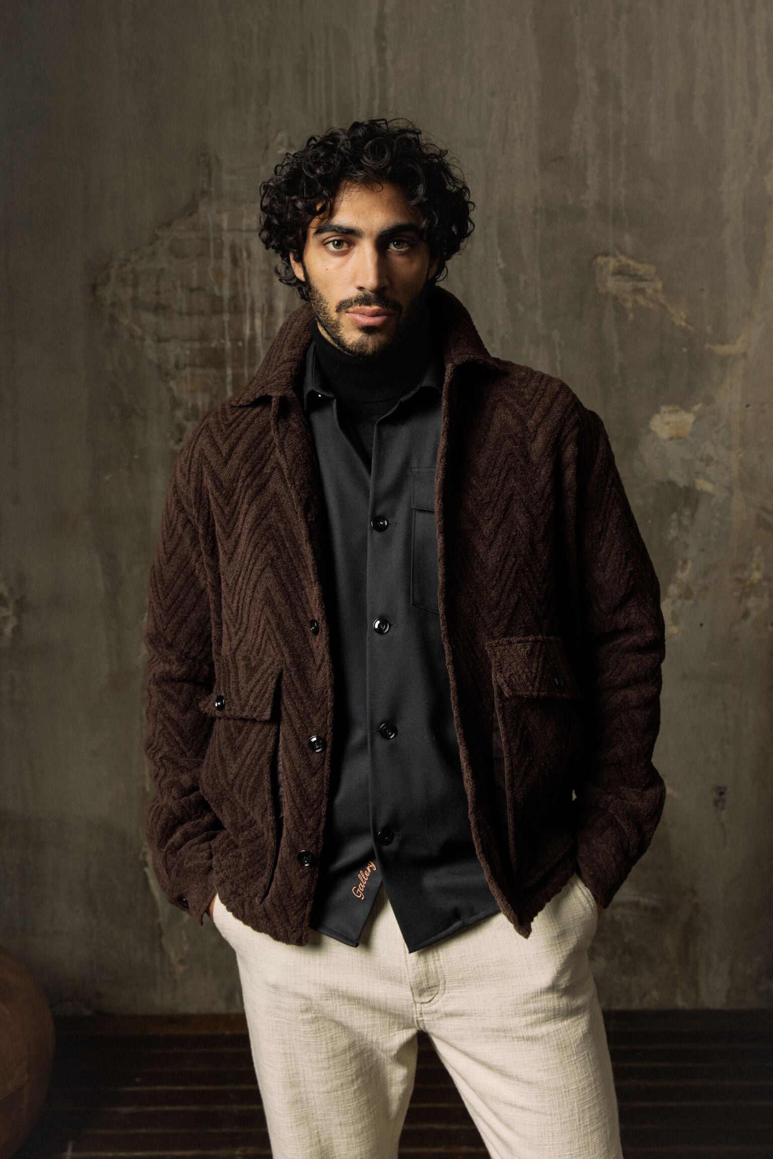 Modelshot / Chocolate Brown / Detail