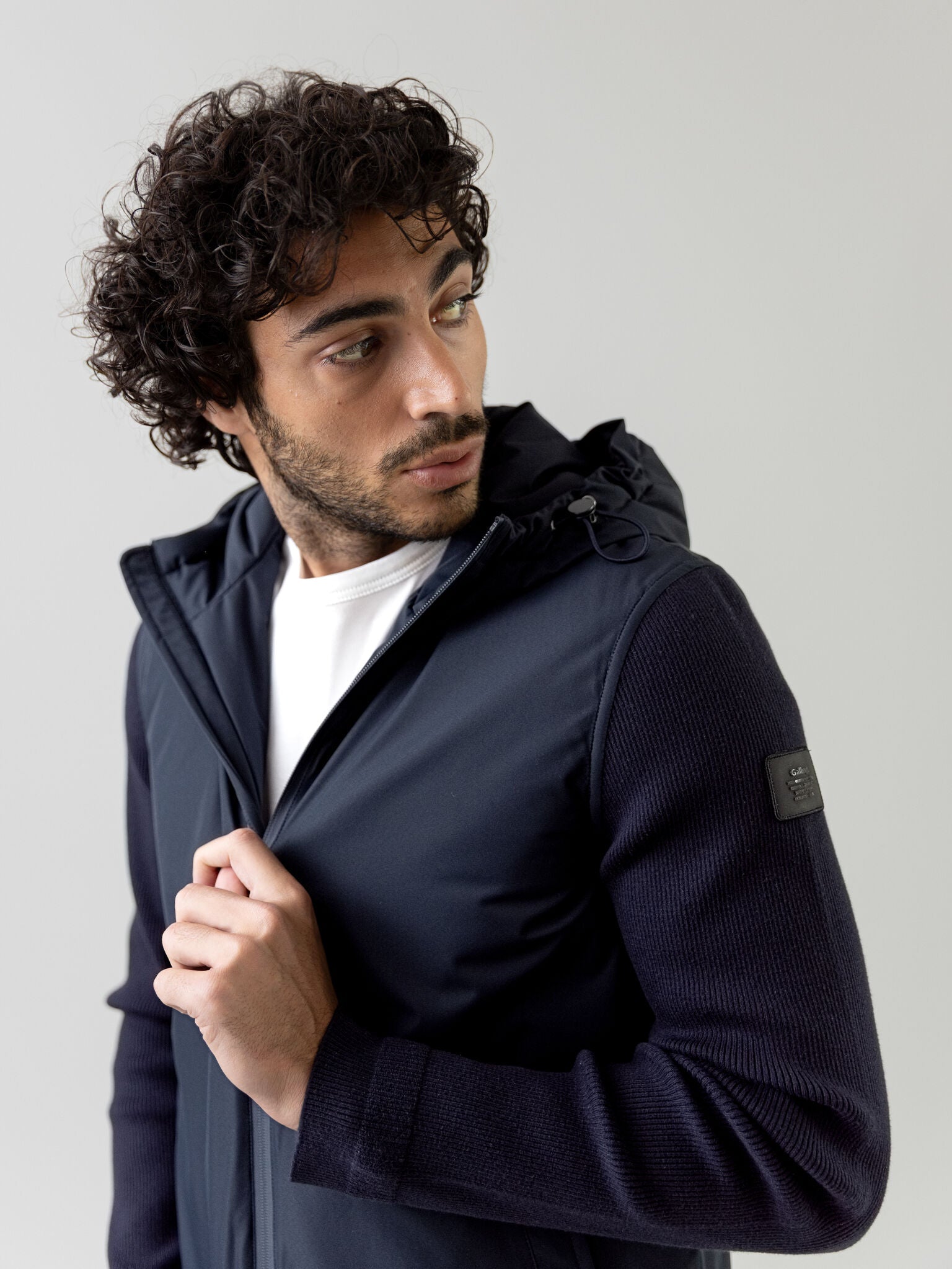 Modelshot / Navy / Detail