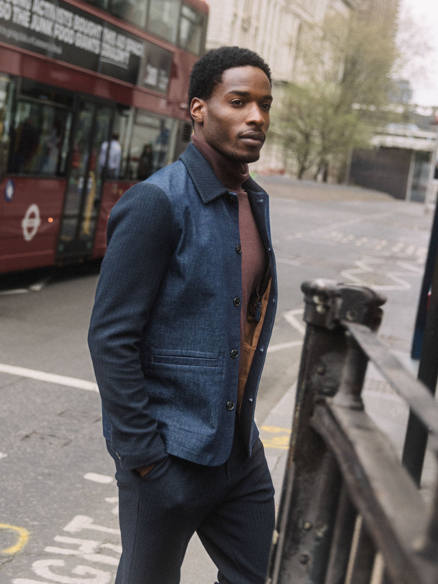 Modelshot / Navy / Detail