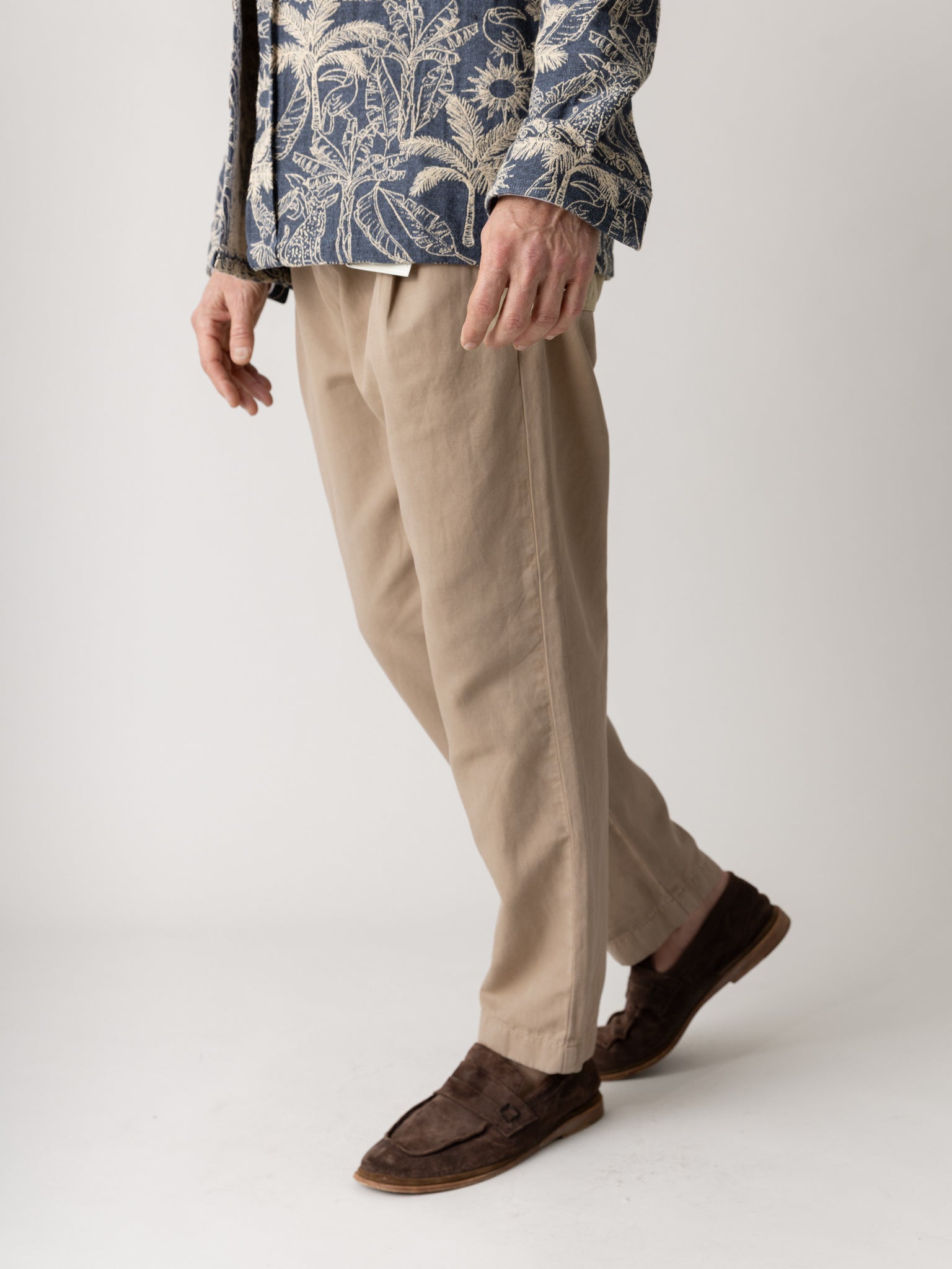 Modelshot / Incense / Detail