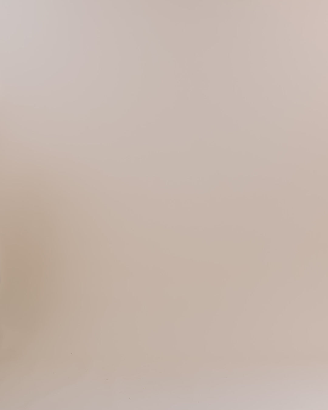 Modelshot / White / Detail