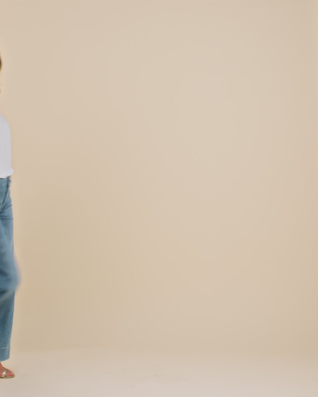 Modelshot / White / Detail