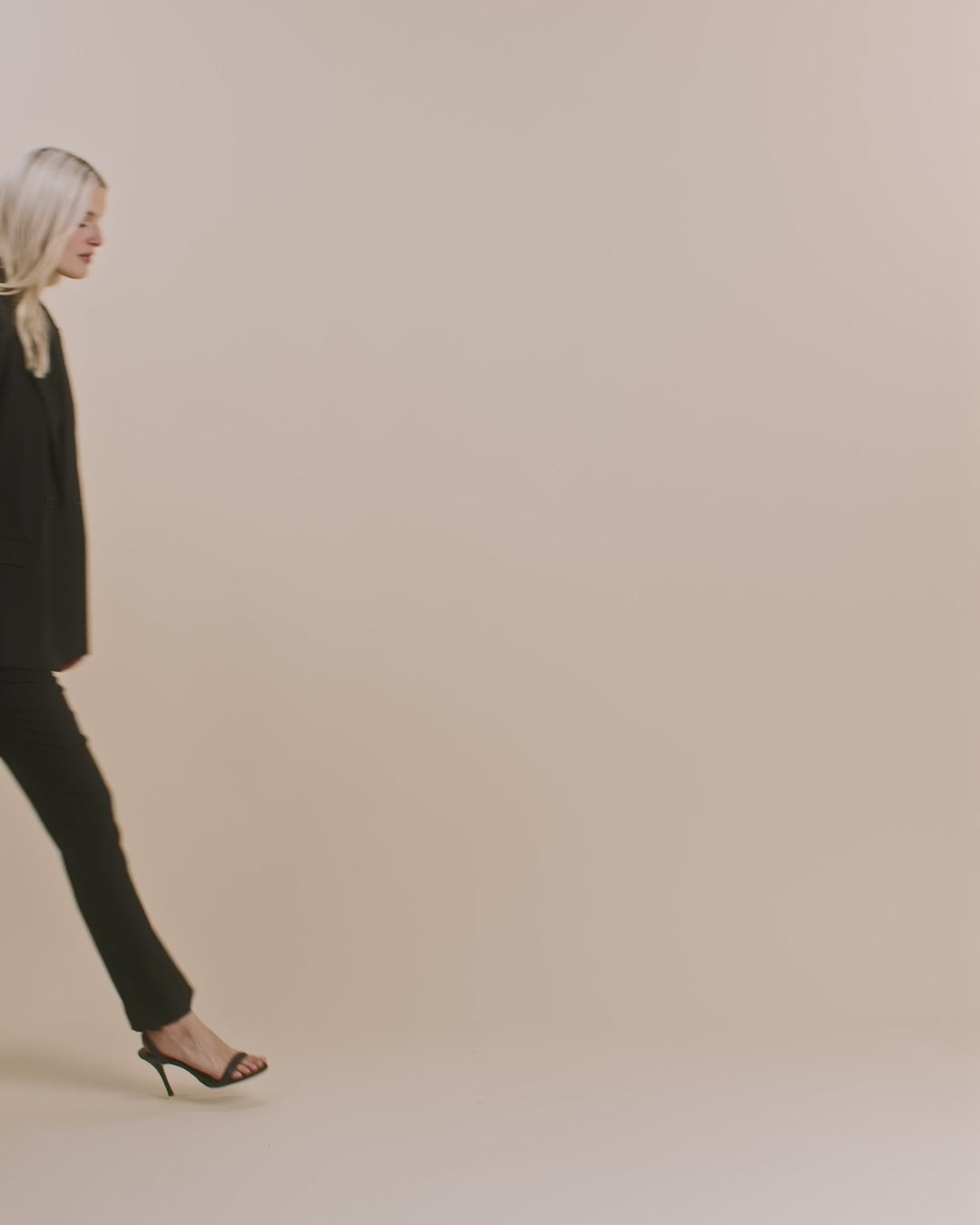 Modelshot / Black / Detail