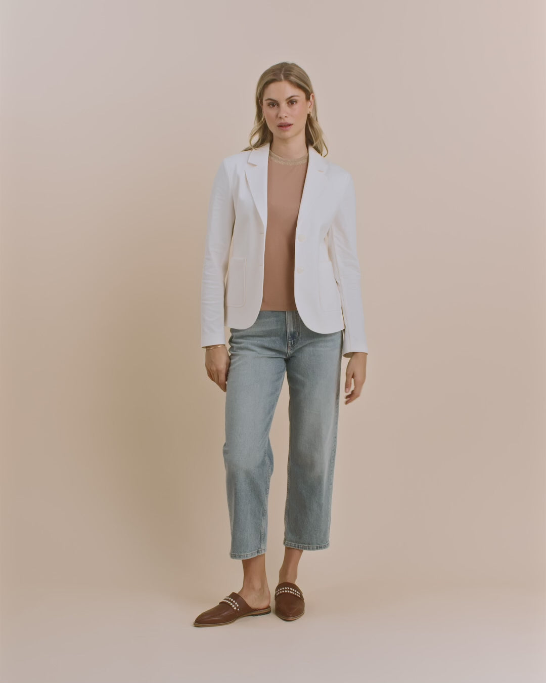 Modelshot / Light Blue / Detail